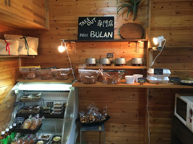 DELI BULAN店内