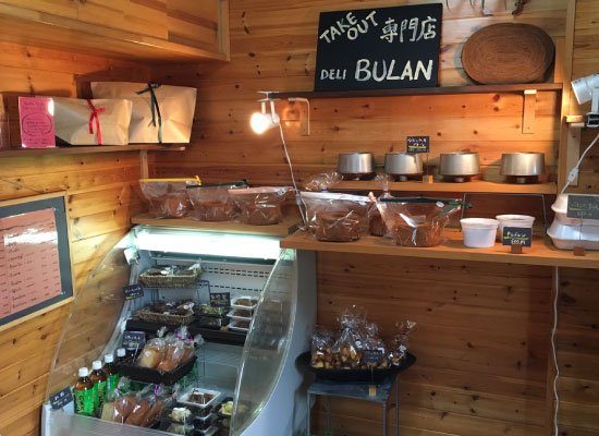 DELI BULAN店内